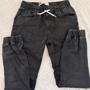 Levi’s boys black denim jogger.  Size Medium.